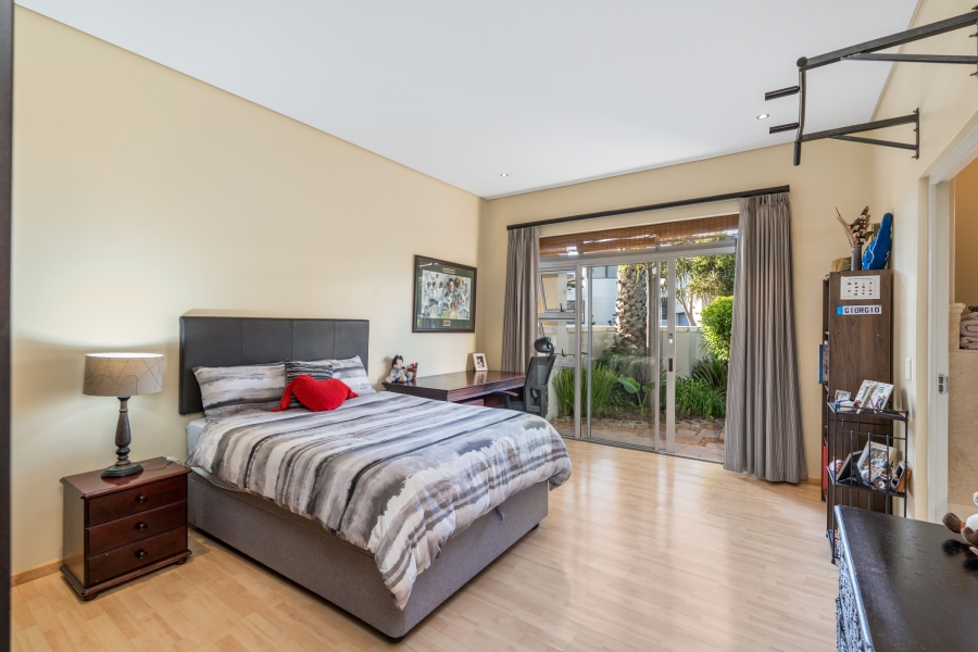 5 Bedroom Property for Sale in Sunset Links Western Cape